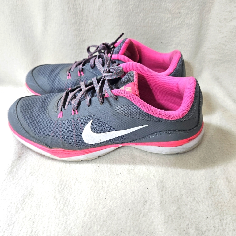Nike Flex Trainer  8.5 Gray and Pink